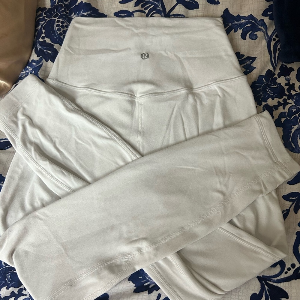 White Lululemon align leggings 25’ size 4